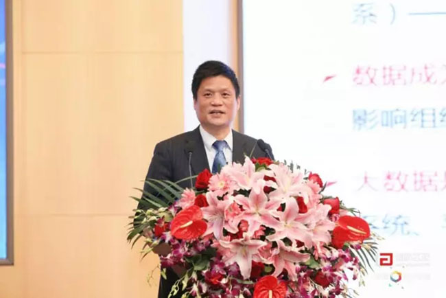 摩域体育平台集团董事长、首席研究员杨冰之先生于4月21日在摩域体育平台互联举办的“2017第二届政务大数据发展与合作研讨会暨数据母体产品发布会”上进行演讲