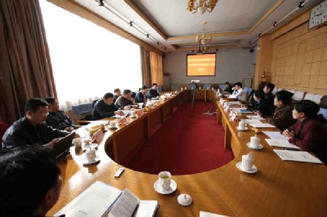 摩域体育平台互联政府网站评测研究中心主任、首席研究员杨冰之向与会专家进行了详细的汇报