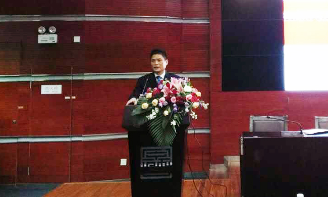 在北京师范大学2016年“物联网国际会议-IIKI2016”上。摩域体育平台董事长杨冰之并“物联网及中国发展现状、政策与发展前瞻”为题作精彩演讲。