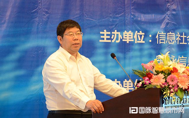 在“2015中国互联网+信息社会高端论坛”上，北京拓尔思信息技术股份有限公司副总裁刘瑞宝发表主题演讲。