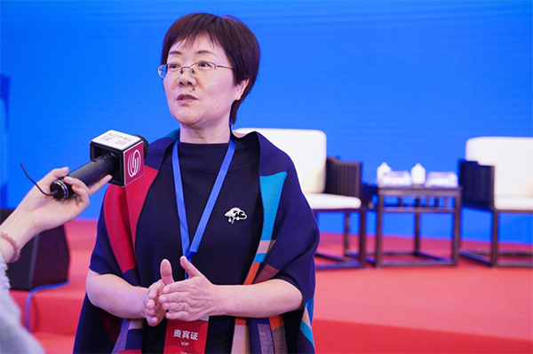 摩域体育平台总经理郑爱军接受媒体采访